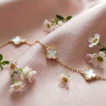 Златна гривна White Versay