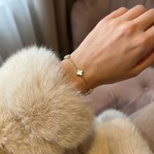 Златна гривна White Versay