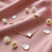 Златна гривна White Versay