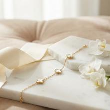 Златна гривна White Versay