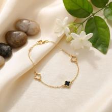 Златна гривна Детелини с оникс