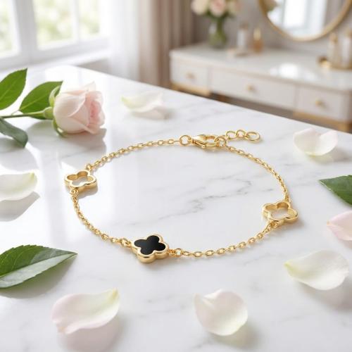 Златна гривна Детелини с оникс