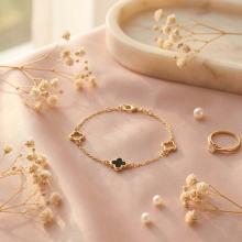 Златна гривна Детелини с оникс