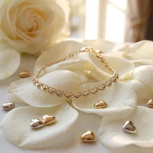 Златна гривна HEARTS