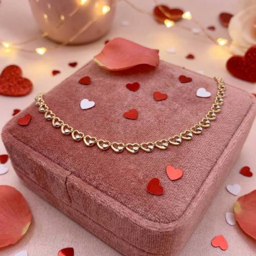 Златна гривна HEARTS