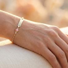 Златна детска гривна с плочка