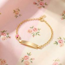 Златна детска гривна с плочка