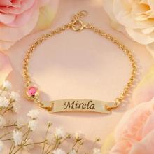 Златна детска гривна с плочка