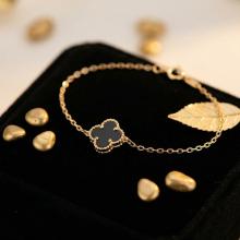 Златна гривна с черна детелинка-9мм