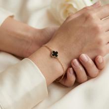 Златна гривна с черна детелинка-9мм