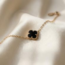 Златна гривна с черна детелинка-9мм