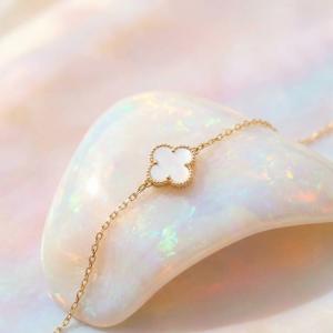 Златна гривна Детелинка с опал-11мм