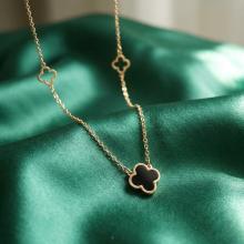 Златно колие Детелини с оникс