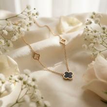 Златно колие Детелини с оникс