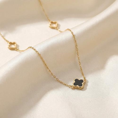 Златно колие Black Clover