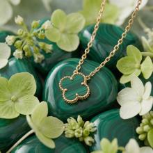 Златно колие Детелинка с малахит 9 мм Златно колие Детелинка с малахит 9 мм