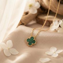 Златно колие Детелинка с малахит 9 мм Златно колие Детелинка с малахит 9 мм