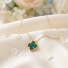 Златно колие Детелинка с малахит 9 мм Златно колие Детелинка с малахит 9 мм