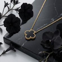 Златно колие Детелинка с оникс-11мм