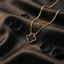 Златно колие Детелинка с оникс-11мм