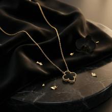 Златно колие Детелинка с оникс-11мм