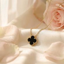 Златно колие Детелинка с оникс-7мм