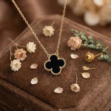 Златно колие Детелинка с оникс-7мм