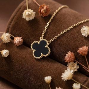 Златно колие Детелинка с оникс-9мм