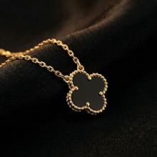 Златно колие Детелинка с оникс-9мм