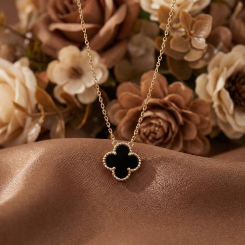 Златно колие Детелинка с оникс-9мм