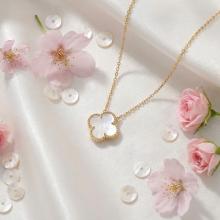 Златно колие Детелинка с бял седеф-11мм