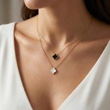 Златно колие Детелинка с бял седеф-11мм