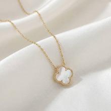 Златно колие Детелинка с бял седеф-11мм