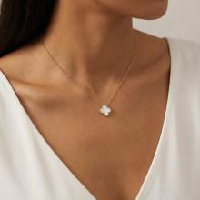 Златно колие Детелинка с бял седеф-11мм