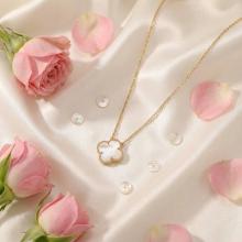 Златно колие Детелинка с бял седеф-11мм