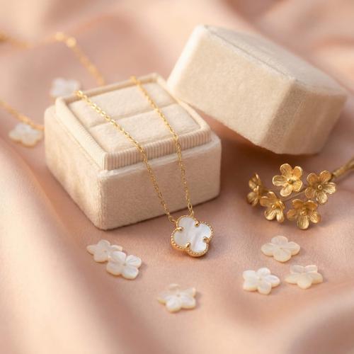 Златно колие Детелинка със седеф 7мм