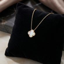 Златно колие Детелинка със седеф 7мм Златно колие Детелинка със седеф 7мм