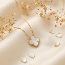 Златно колие Детелинка със седеф 7мм Златно колие Детелинка със седеф 7мм