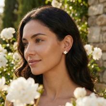 Златни обеци Детелинки с нежен седеф-11мм