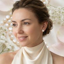 Златни обеци Детелинки с нежен седеф-11мм