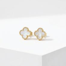 Златни обеци Детелинки с нежен седеф-7мм