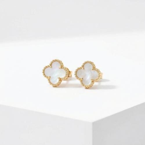 Златни обеци Детелинки с нежен седеф-7мм