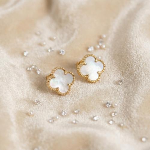 Златни обеци Детелинки с нежен седеф-7мм