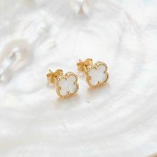 Златни обеци Детелинки с нежен седеф-7мм