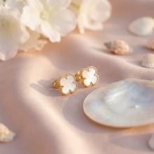 Златни обеци Детелинки с нежен седеф-7мм