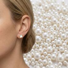 Златни обеци Детелинки с нежен седеф-9мм Златни обеци Детелинки с нежен седеф-9мм