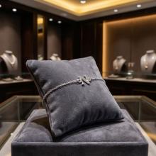 Сребърна гривна с инициали