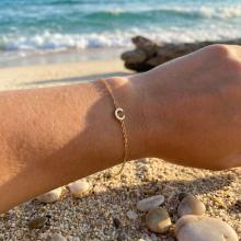 Златна гривна с инициали