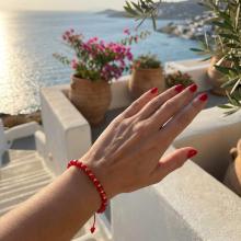 Гривна със златни топчета и червени мъниста R10