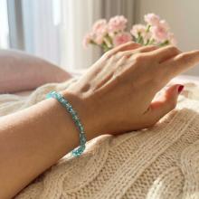 Гривна със златни топчета и сини мъниста R10